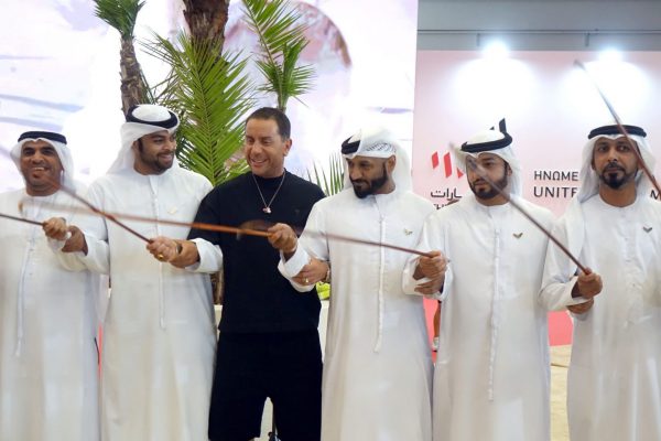 Γιώργος Μαζωνάκης: Τιμήθηκε στη ΔΕΘ για την πρωτοβουλία του για το μπουζούκι