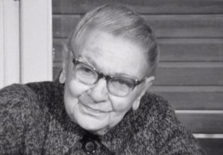 ΚΚΕ: Η δημοσιογράφος-συγγραφέας Εύα Νικολαΐδου δώρισε στον Περισσό ηχητικό υλικό με την Έλλη Αλεξίου