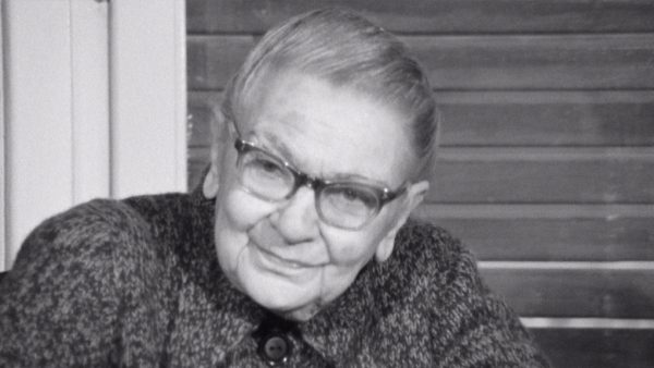 ΚΚΕ: Η δημοσιογράφος-συγγραφέας Εύα Νικολαΐδου δώρισε στον Περισσό ηχητικό υλικό με την Έλλη Αλεξίου