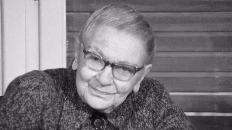 ΚΚΕ: Η δημοσιογράφος-συγγραφέας Εύα Νικολαΐδου δώρισε στον Περισσό ηχητικό υλικό με την Έλλη Αλεξίου