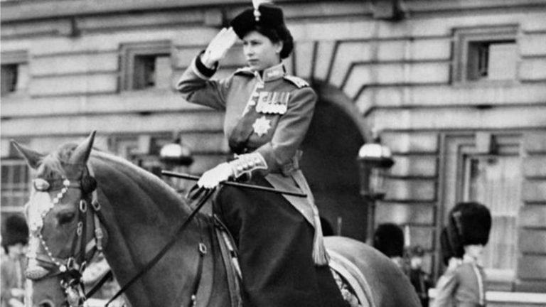 Ελισάβετ: Η βασίλισσα και τα σπορ – Από την ιππασία στο Μουντιάλ του 1966 και τους Ολυμπιακούς του 2012
