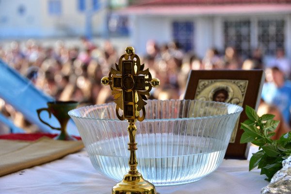 Αγιασμός στα σχολεία ή… «μνημόσυνο» της δωρεάν παιδείας;