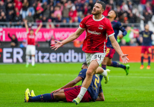 Άλκμααρ – Άγιαξ 2-1: Ο Χατζηδιάκος έστειλε τους γηπεδούχους στην κορυφή