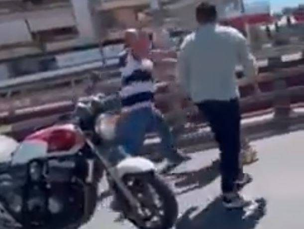 O «λαϊκός άνθρωπος» για τον Μπεο τραμπουκίζει, χτυπάει και έχει μπράβους