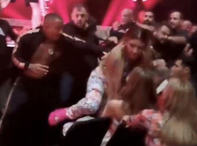 Έλενα Παπαρίζου: Με μια ατάκα «σφάζει» SNIK & Light για τα έκτροπα στα MAD VMA