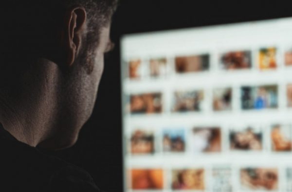 Πάτρα: Revenge porn με υλικό από 141 κοπέλες – Τις έχουν φακελώσει κανονικά