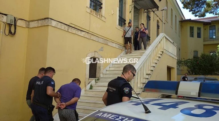 Κρήτη: Υπό κράτηση ο 52χρονος για τον ξυλοδαρμό της κόρης του – «Ήθελα να μιλήσω, αλλά οι γονείς μου με απειλούσαν»