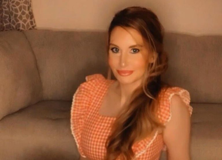 Γυναίκα με δύο κόλπους εξομολογείται: «Έχω διπλή περίοδο – Τα κάνω όλα διπλά»