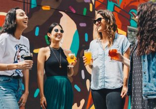 Εκεί που συναντιούνται οι φοιτητές: Στέκια, μπαρ και μαγειρεία