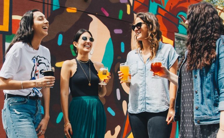 Εκεί που συναντιούνται οι φοιτητές: Στέκια, μπαρ και μαγειρεία