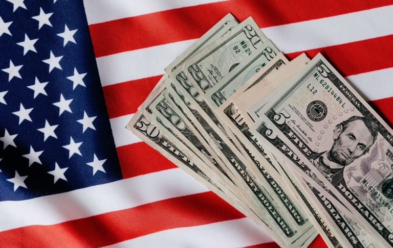 ΗΠΑ: «Κόπηκε» στη Γερουσία η νομοθεσία για την πάταξη του μαύρου χρήματος στο πολιτικό σκηνικό