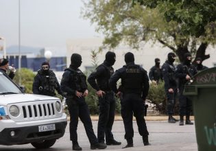 Πολυτεχνειούπολη: «Οι πυροβολισμοί έπεσαν δίπλα στο αμφιθέατρο που γίνονταν εξετάσεις» – Διαλυμένα τα δωμάτια της Εστίας μετά την αστυνομική επιχείρηση