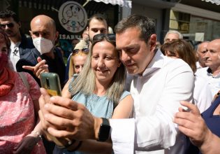 Τσίπρας από Βέροια: «Ακούει τις συνομιλίες των αντιπάλων του αλλά δεν ακούει την απόγνωση της κοινωνίας»