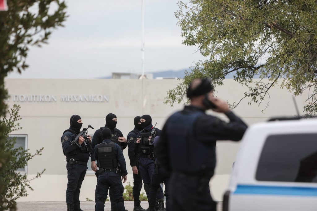 Πρέβεζα: Χειροπέδες σε δύο άτομα που σχετίζονται με τις συμμορίες της Πολυτεχνειούπολης