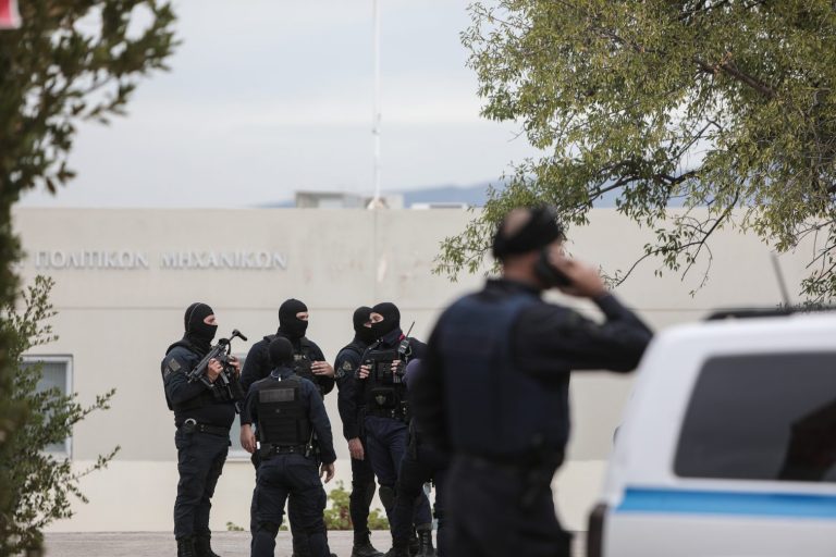 Πρέβεζα: Χειροπέδες σε δύο άτομα που σχετίζονται με τις συμμορίες της Πολυτεχνειούπολης