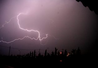 Ξεκίνησε η σφοδρή κακοκαιρία: Μήνυμα του 112 – Έντονα καιρικά φαινόμενα σε Θεσσαλονίκη και Θεσσαλία