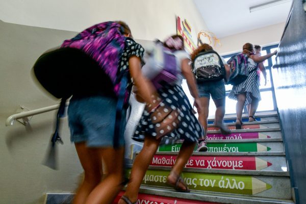 Σχολεία: Γιατί ξεκίνησαν χωρίς μέτρα – Τι λέει ο Βασιλακόπουλος