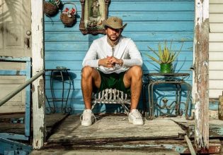 Bad Bunny: Τραγουδά «El Apagon» και ρίχνει φως στις ανισότητες του Πουέρτο Ρίκο