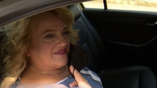 Σοκαρισμένη η Ελένη Καστάνη: «Αν απολύθηκα, πείτε το, να το μάθω από εσάς»