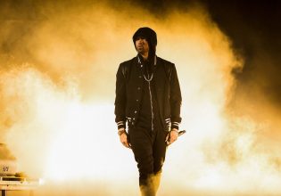 Eminem: Ο εθισμός στα ναρκωτικά και η στιγμή που κινδύνεψε να χάσει τη ζωή του
