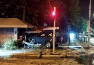 Καβάλα: Τρελή… κούρσα με Ι.Χ που έπεσε σε περίπτερο