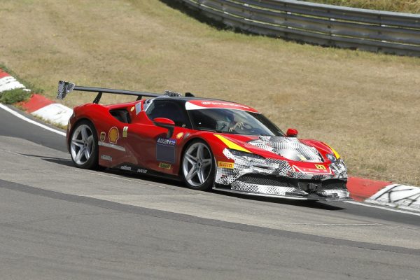 Ferrari SF90 Versione Speciale: Χαμηλή πτήση στο Ring