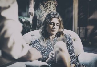 Η Μαρία Ναυπλιώτου, η «Φιλουμένα Μαρτουράνο» που σκηνοθετεί ο Οδυσσέας Παπασπηλιόπουλος