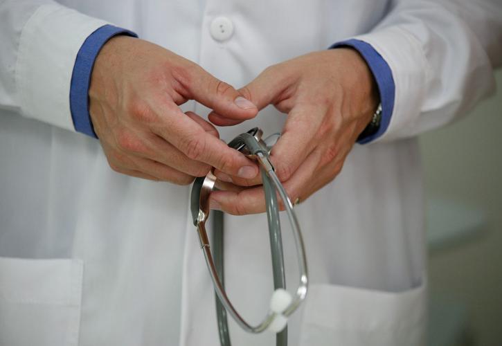 ΕΣΥ: Αιφνίδια διακοπή συμβάσεων γιατρών - Διαφωνεί με την απόφαση ο ΙΣΑ