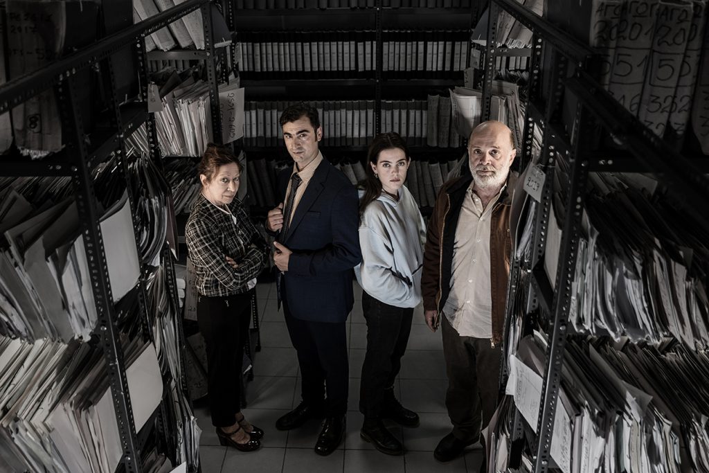 O Γιώργος Πυρπασόπουλος σκηνοθετεί το βραβευμένο έργο του Γ. Τσίρου «Τα μάτια τέσσερα»