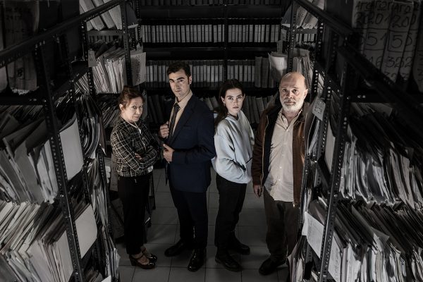 O Γιώργος Πυρπασόπουλος σκηνοθετεί το βραβευμένο έργο του Γ. Τσίρου «Τα μάτια τέσσερα»