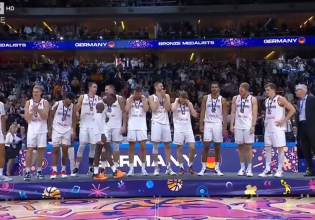 Η απονομή του χάλκινου μεταλλίου στην Γερμανία (vid)