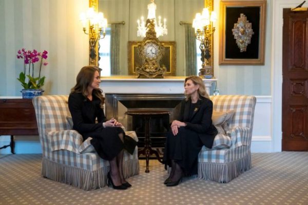 Βασίλισσα Ελισάβετ: Η Κέιτ Μίντλετον συναντήθηκε στο Μπάκιγχαμ με τη σύζυγο του Ζελένσκι [εικόνες]