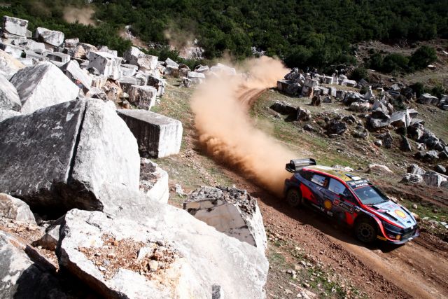 Ράλλυ Ακρόπολις: Θεατής μπήκε στην πίστα και τσακώθηκε με υπάλληλο ασφαλείας