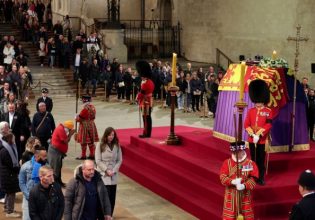 Βασίλισσα Ελισάβετ: Το Λονδίνο ετοιμάζεται πυρετωδώς – Υψηλοί προσκεκλημένοι για την κηδεία – Γιγαντοοθόνες σε πάρκα και πλατείες