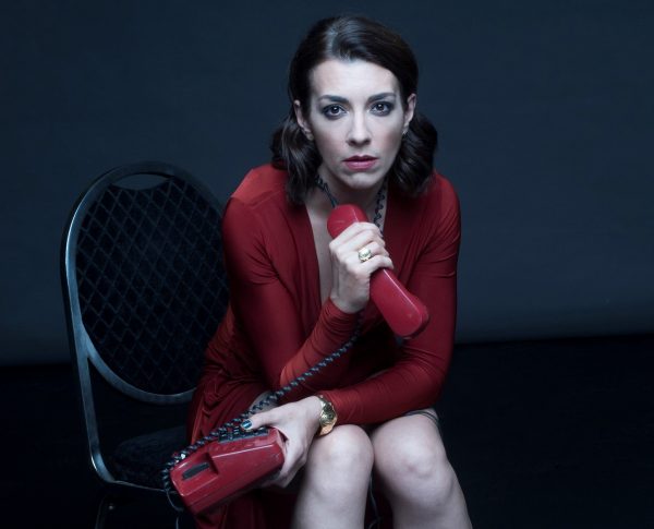 «Η ανθρώπινη φωνή» του Ζαν Κοκτώ με τη Λουκία Μιχαλοπούλου στο θέατρο Μικρό Χορν