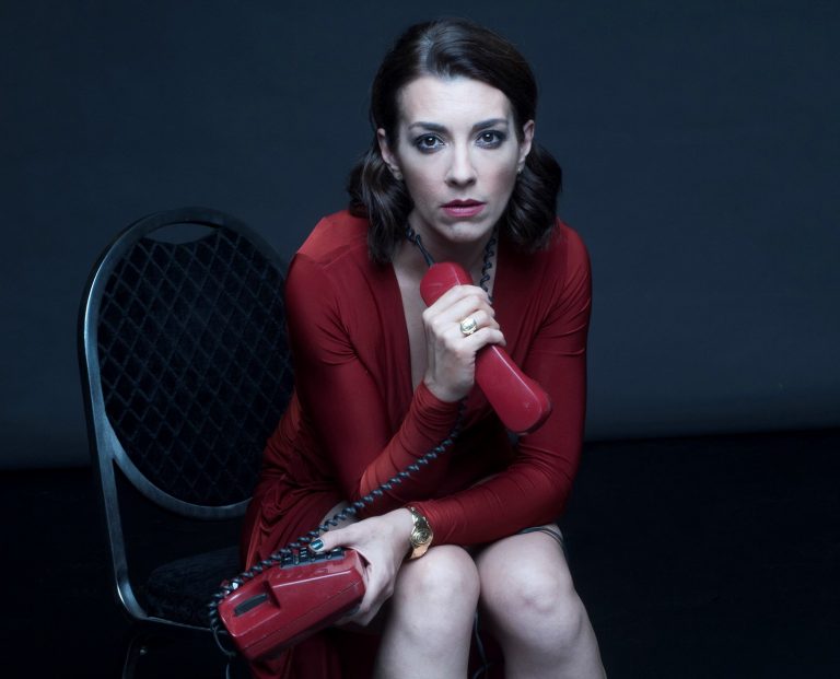 «Η ανθρώπινη φωνή» του Ζαν Κοκτώ με τη Λουκία Μιχαλοπούλου στο θέατρο Μικρό Χορν