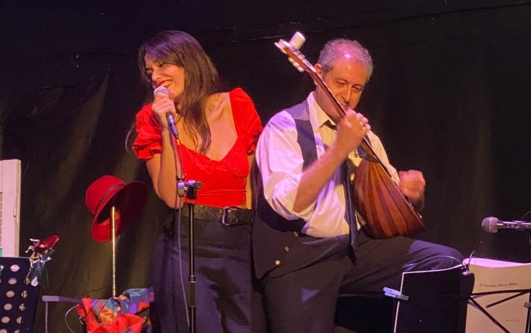 «Ο Πατέρας μου η Αθήνα» με τη Μάνια Παπαδημητρίου στην αυλή του θεάτρου Χυτήριο