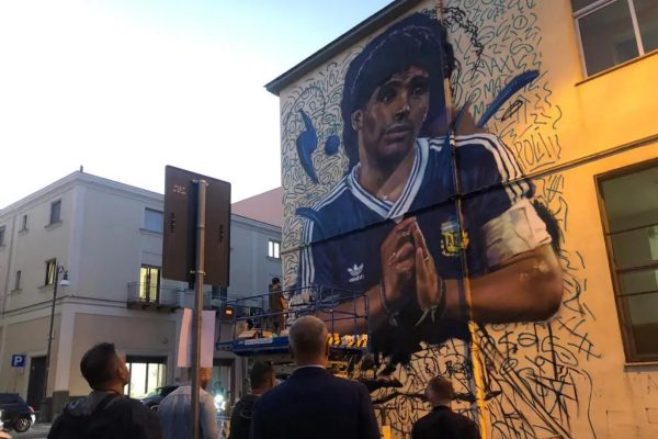 Εντυπωσιακή τοιχογραφία προς τιμήν του Μαραντόνα