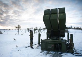 Εξελιγμένα αντιαεροπορικά συστήματα από τις ΗΠΑ παρέλαβε η Ουκρανία