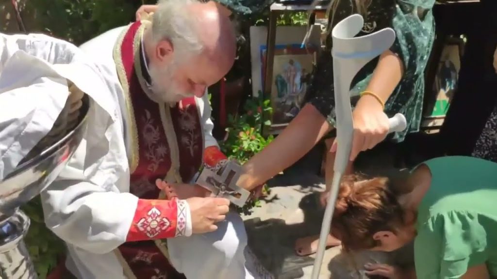 Editorial Ta Nea: Cracking down on a priest’s quackery