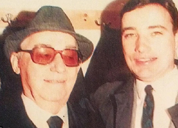 Νίκος Ρίζος: Οικογενειακή φωτογραφία με την ‘Ελσα Ρίζου και τον γιο τους Κωνσταντίνο, το 1976