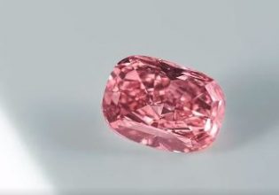 Στο σφυρί το δεύτερο μεγαλύτερο ροζ διαμάντι – Η τιμή ρεκόρ που αναμένεται να «χτυπήσει»