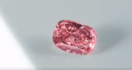 Στο σφυρί το δεύτερο μεγαλύτερο ροζ διαμάντι - Η τιμή ρεκόρ που αναμένεται να «χτυπήσει»