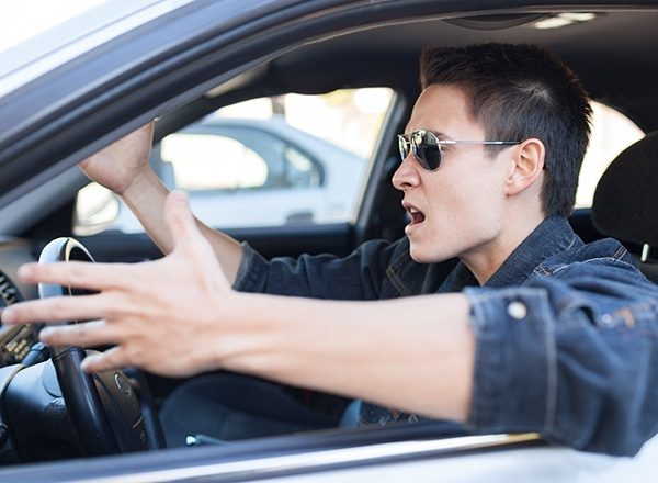 Αυτοκίνητο: Τι κάνει τους οδηγούς επιθετικούς; Έρευνα για την ψυχολογία του δρόμου