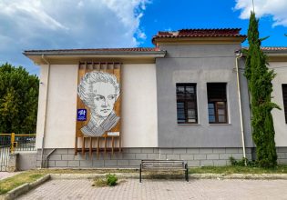 Ο εθνικός μας ποιητής σε ψηφιδωτό στο 5ο Δημοτικό Σχολείο Τρικάλων