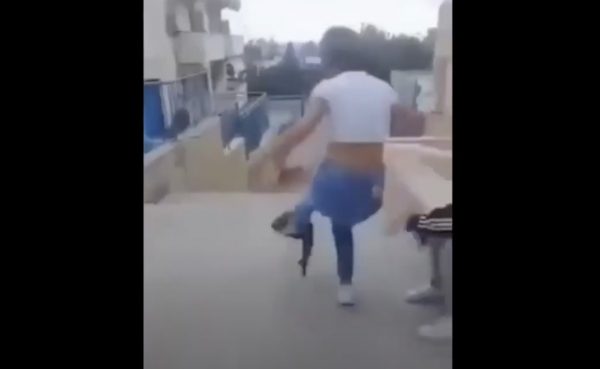 Ρέθυμνο: Ταυτοποιήθηκε η ανήλικη μαθήτρια που φαίνεται σε βίντεο να κλωτσάει δυνατά μία γάτα
