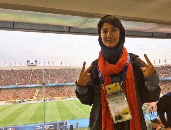 Ιράν: Συνέλαβαν τη δημοσιογράφο που συνέβαλε στην αποκάλυψη του θανάτου της Μαχσά Αμινί