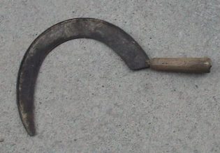 Πτολεμαΐδα: Του επιτέθηκε με δρεπάνι – Αναζητείται ο δράστης