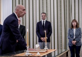 Ο Γιάννης Μπρατάκος ορκίστηκε υφυπουργός στον πρωθυπουργό [Εικόνες]