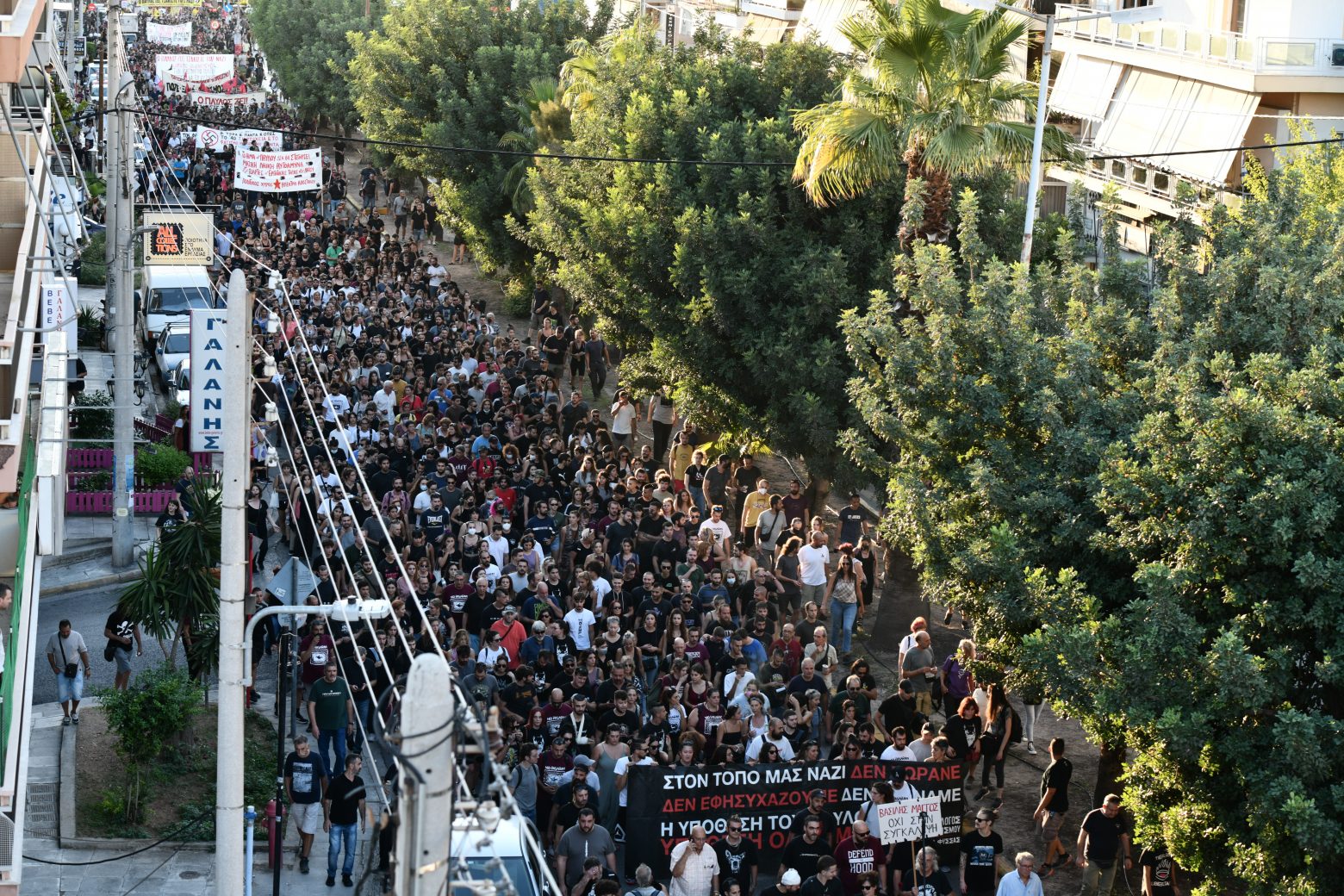 Παύλος Φύσσας: Ολοκληρώθηκε η αντιφασιστική πορεία - Χιλιάδες κόσμου στο Κερατσίνι